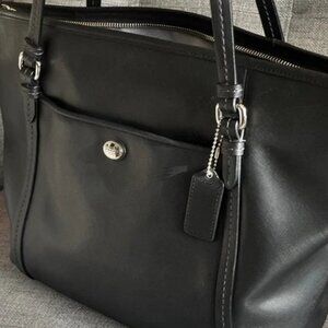 COACH Peyton Cross Grain Pocket Black Leather Tote Bag EUC